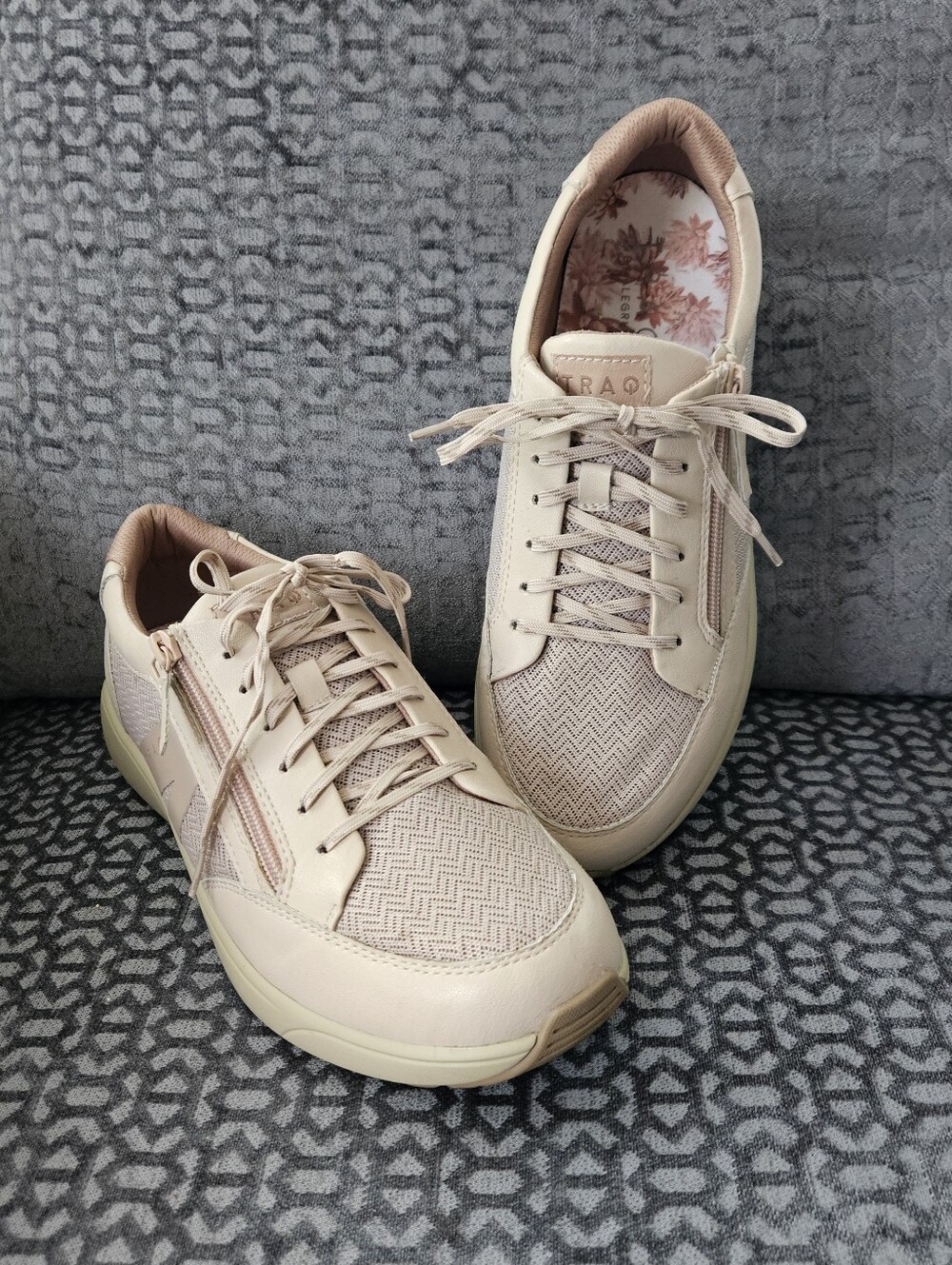 Traq by Alegria, Eazee Womens Lace Up Shoes w/ Side Zip, Bone, Sz 9.5/10, EC